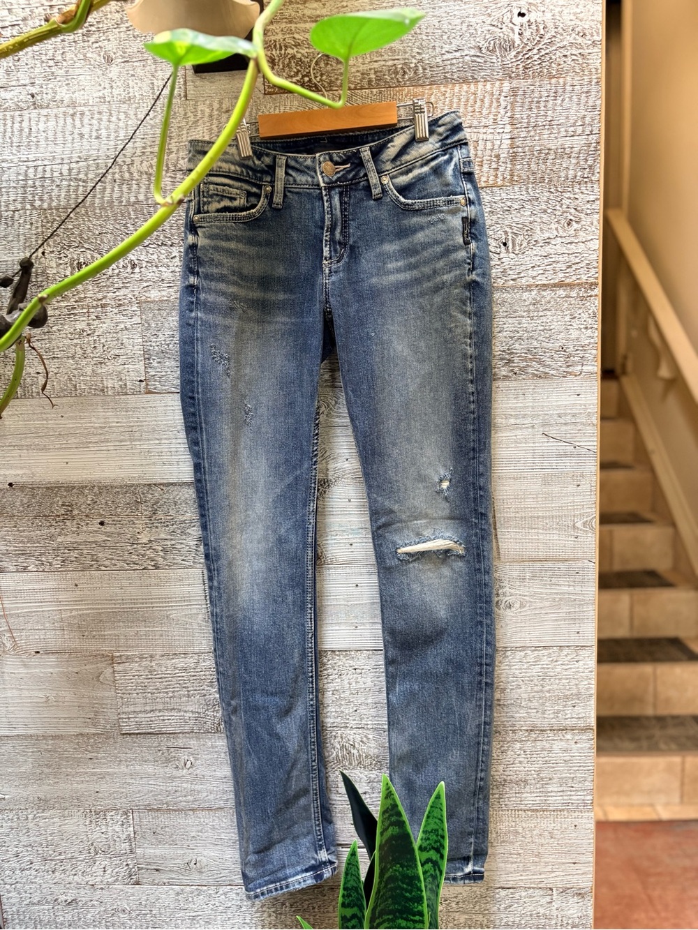 Silver Jeans | Suki Midrise Slim Distressed Medium Wash Jeans - Women's 26x33